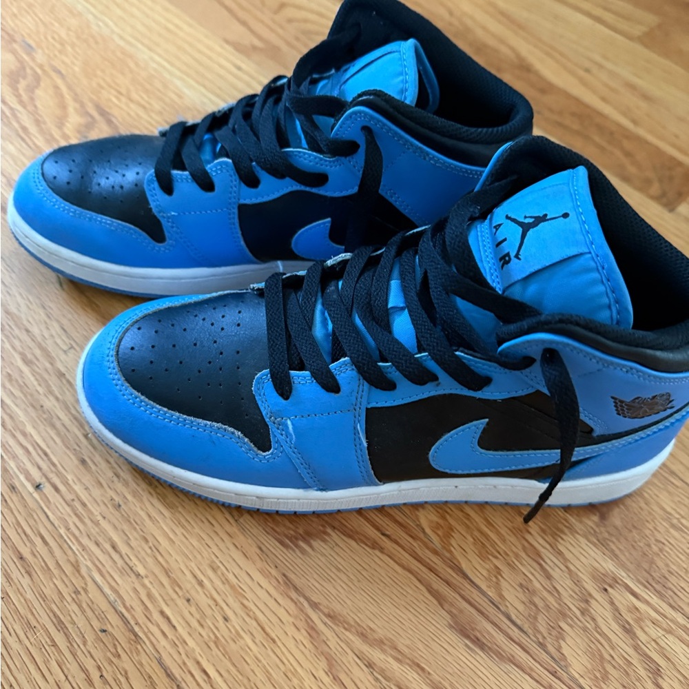 Nike Kids Sneakers - Black and Blue like new